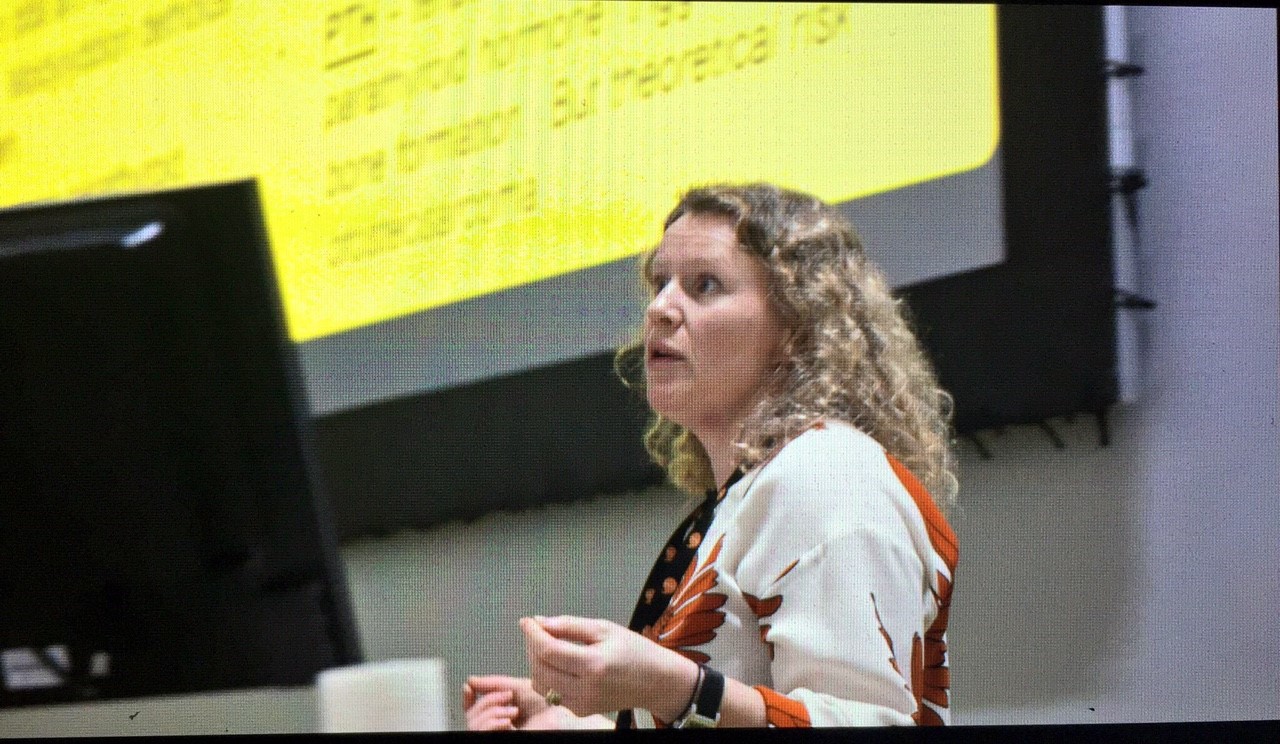 Dr Awen Iorweth delivering Welsh language lecture