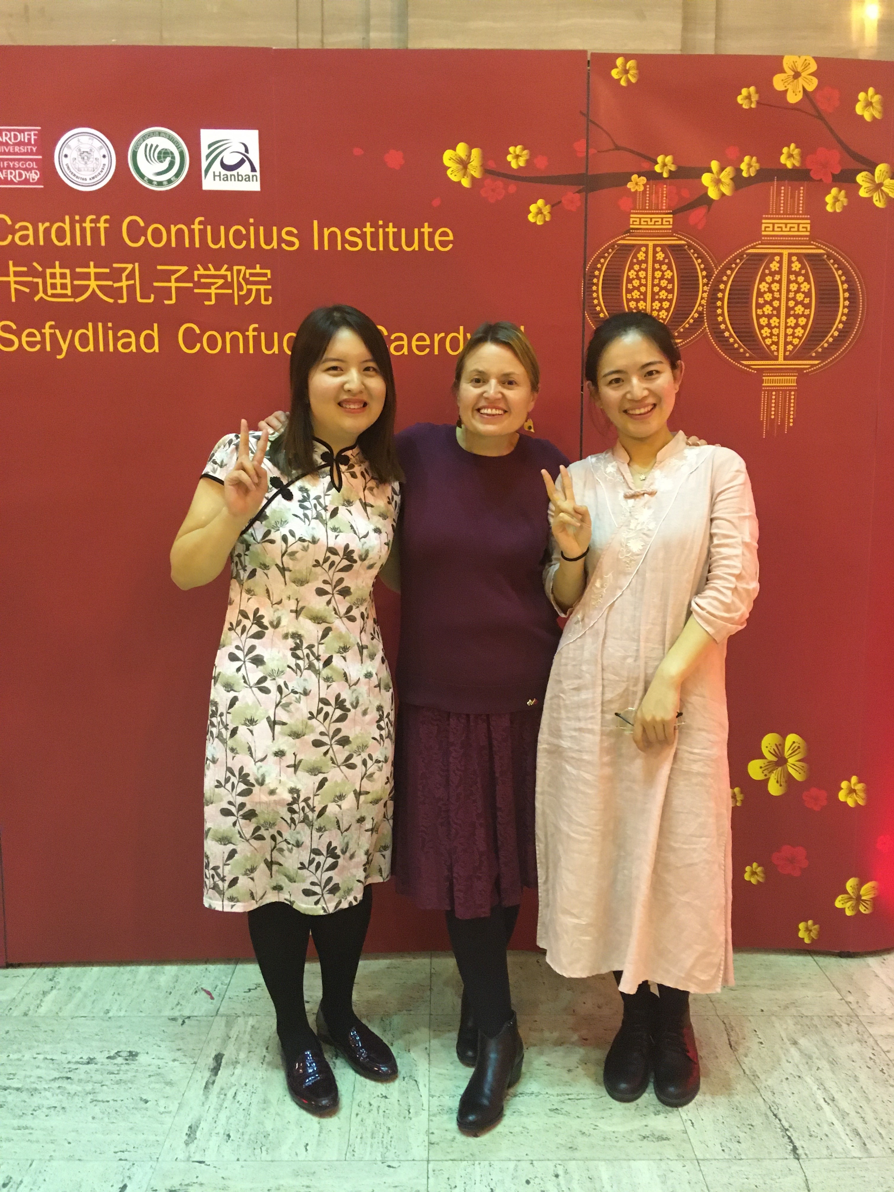 Schoolteacher with Confucius Institute tutors 