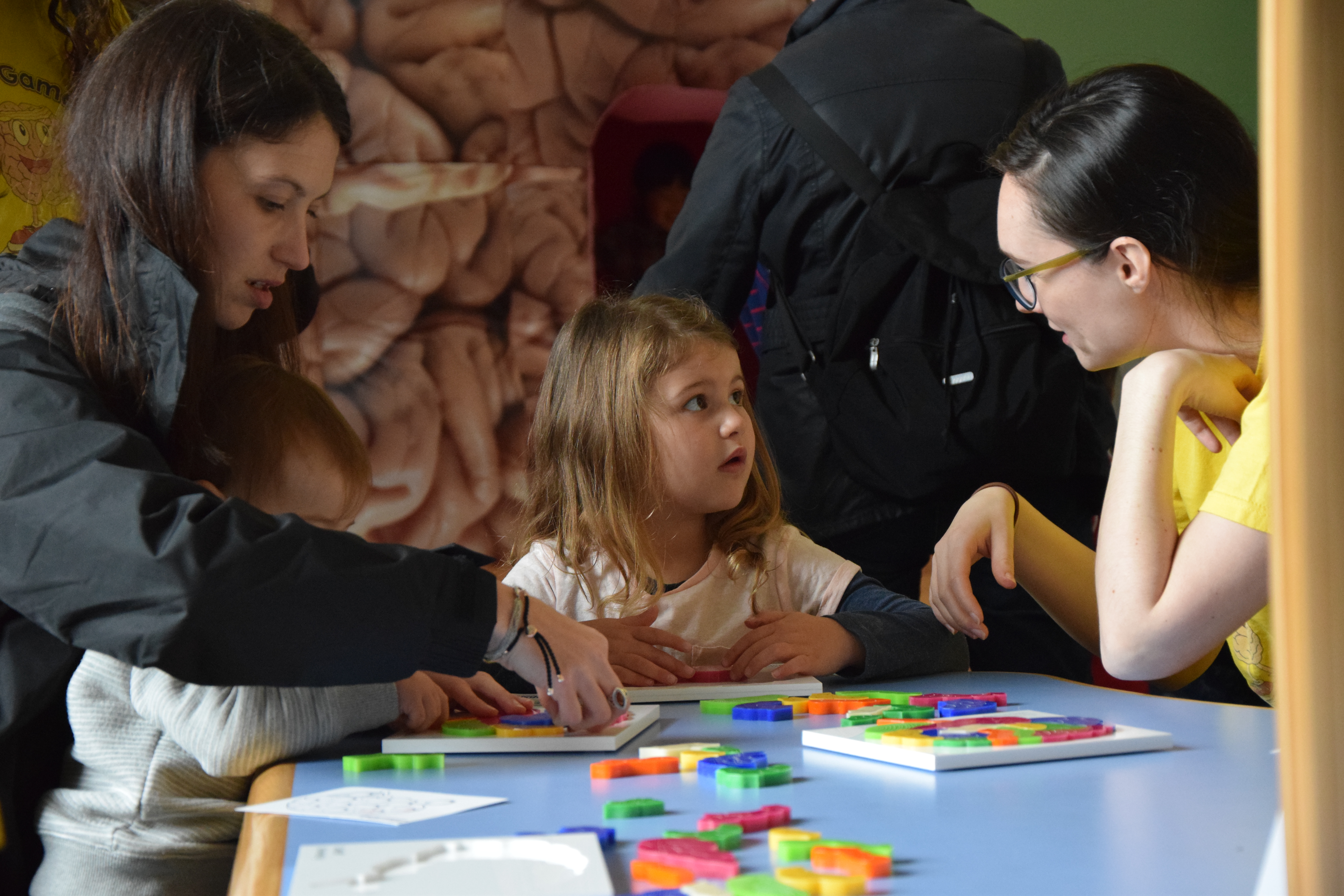 Children playing with puzzle at Brain Games 2017