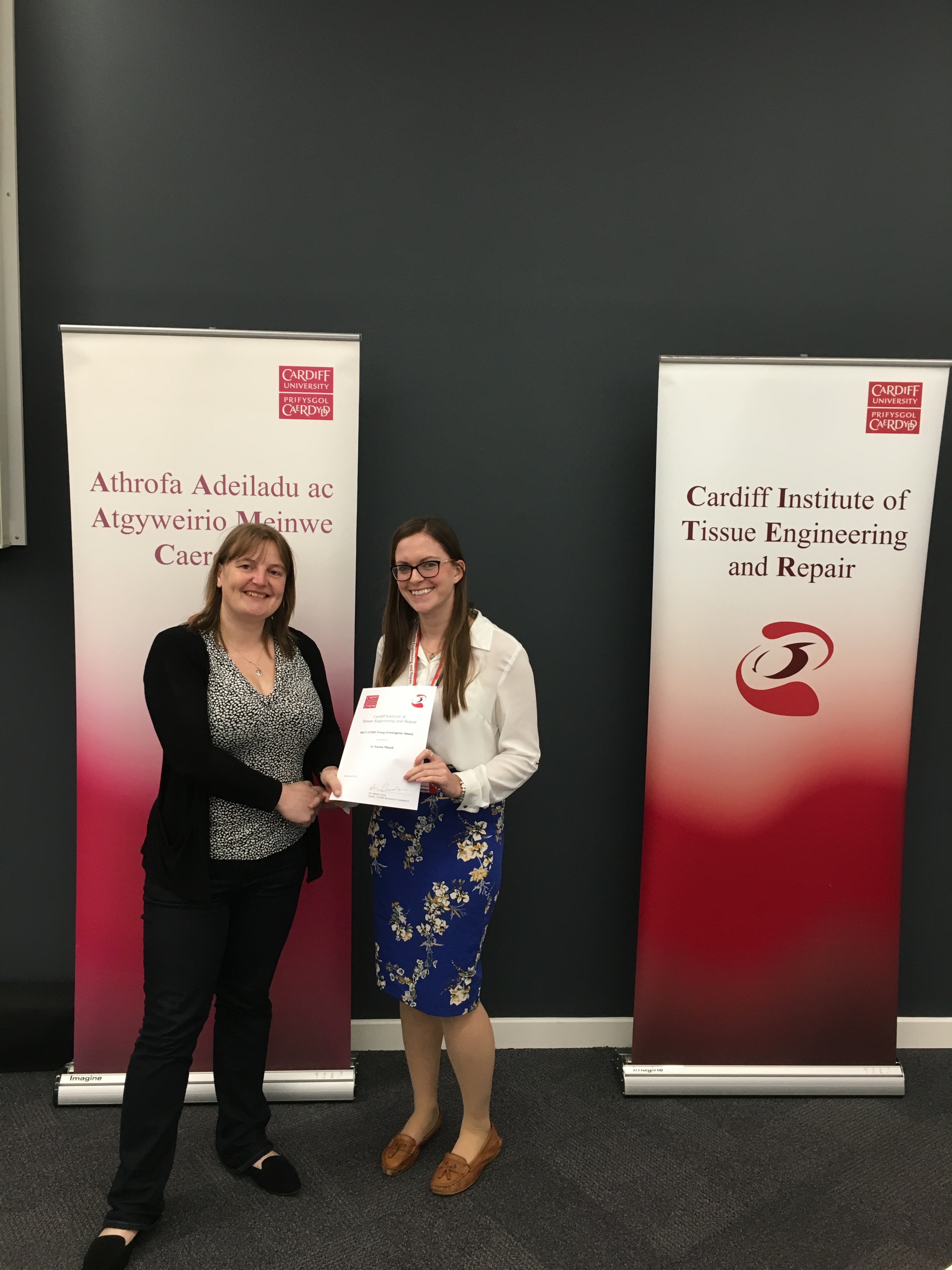 Dr Alison Paul presenting the 2017 CITER Young Investigator Award to Dr Emma Yhnell