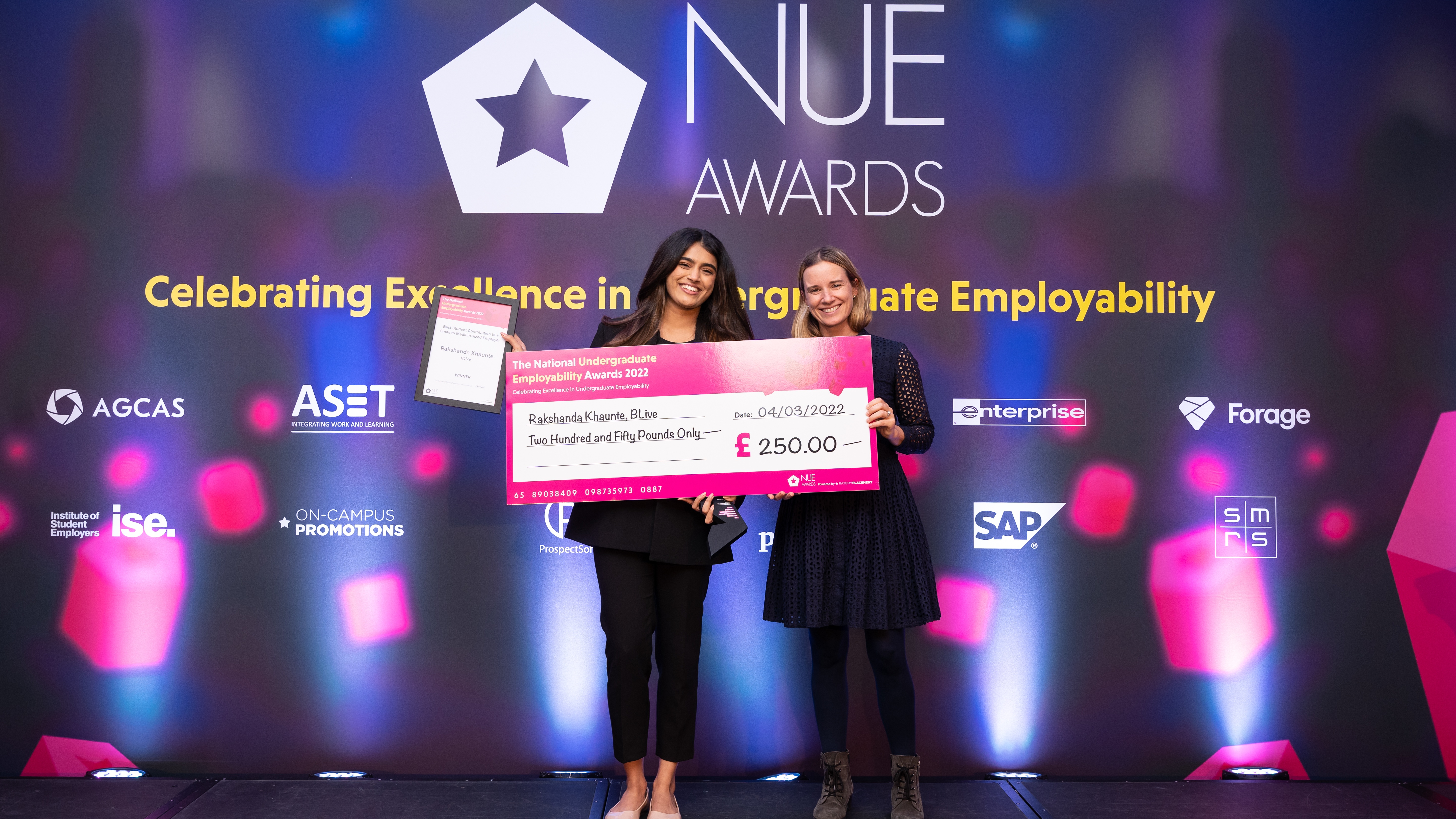 Rakshanda Khaunte winning an award at the National Undergraduate Employability Awards